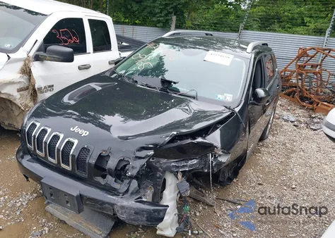 2016 Jeep Cherokee Latitude z USA, uszkodzony, nr VIN 1C4PJMCB8GW359149